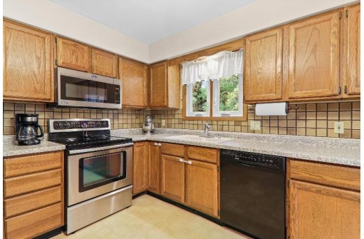 1 E Spyglass Court, Madison, WI 53717