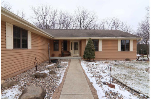 4944 N Old Orchard Drive, Janesville, WI 53545