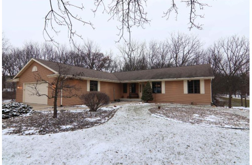 4944 N Old Orchard Drive, Janesville, WI 53545