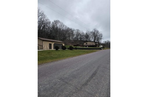 6758 Dutch Hollow Road, Potosi, WI 53820