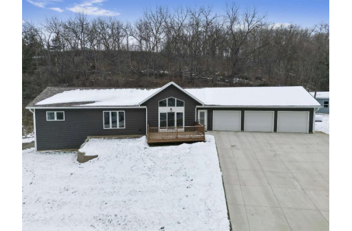 4256 Green Leaf Drive, Dodgeville, WI 53533