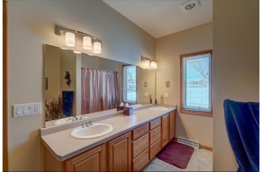 2570 Hupmobile Drive, Cottage Grove, WI 53527-9458