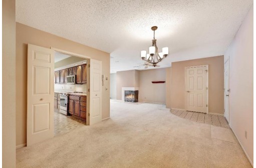 87 Golf Parkway B, Madison, WI 53704-7024