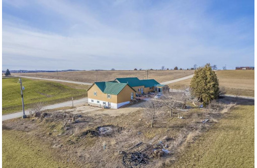 18990 Furnace Hill Road, Darlington, WI 53530-9305