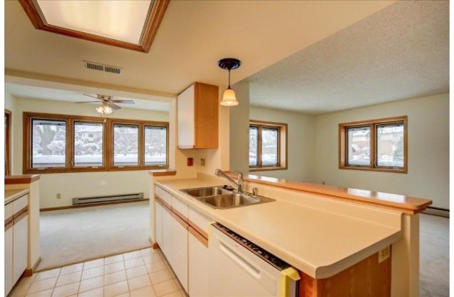 5 Maple Wood Lane 108, Madison, WI 53704