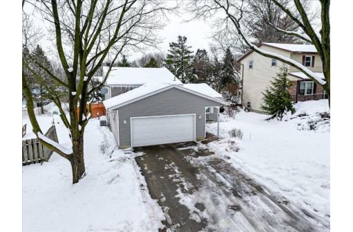 5 Lancaster Court, Madison, WI 53719