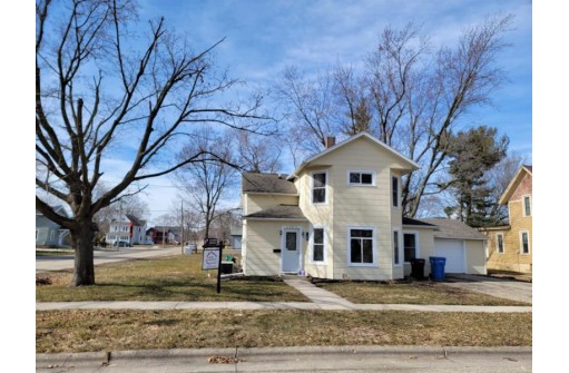 1207 E 2nd Avenue, Brodhead, WI 53520