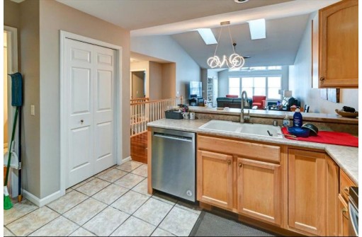 3008 Edmonton Drive, Sun Prairie, WI 53590