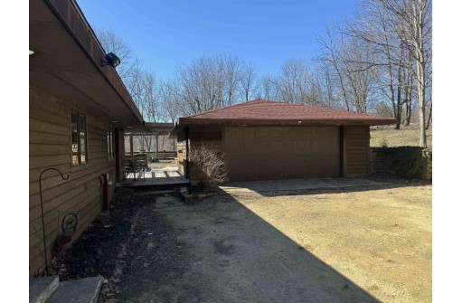 111 Old Darlington Road, Mineral Point, WI 53565