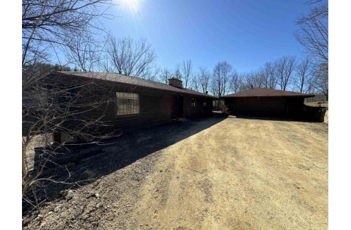 111 Old Darlington Road, Mineral Point, WI 53565