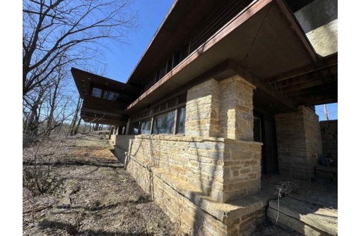 111 Old Darlington Road, Mineral Point, WI 53565