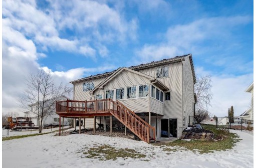 707 Lochmoore Drive, Waunakee, WI 53597