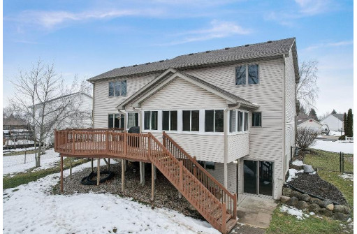 707 Lochmoore Drive, Waunakee, WI 53597