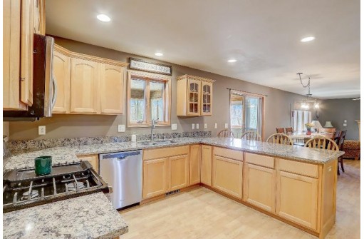 707 Lochmoore Drive, Waunakee, WI 53597