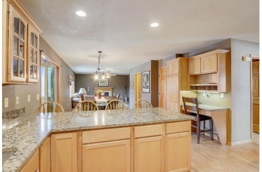 707 Lochmoore Drive, Waunakee, WI 53597