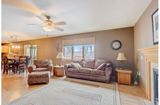 707 Lochmoore Drive, Waunakee, WI 53597