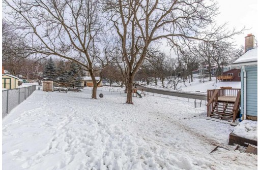 201 Hickory Drive, Mount Horeb, WI 53572