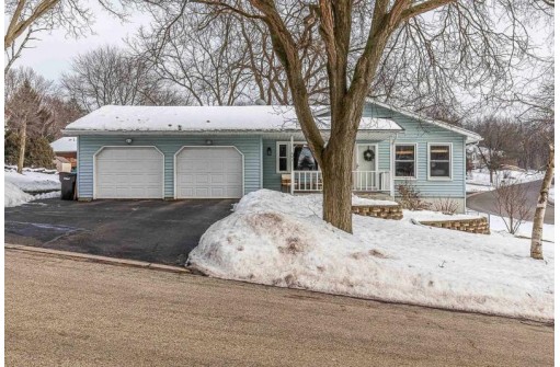 201 Hickory Drive, Mount Horeb, WI 53572