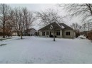 812 Chickadee Drive, Cambridge, WI 53523