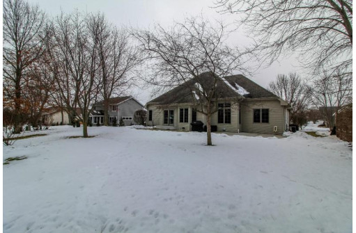 812 Chickadee Drive, Cambridge, WI 53523