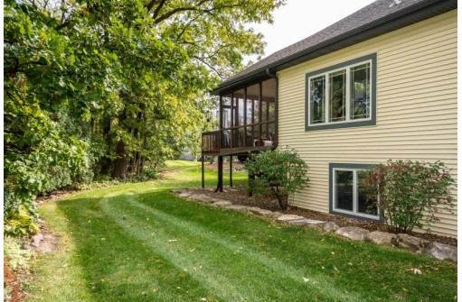 16 Bailey Way, Fitchburg, WI 53711