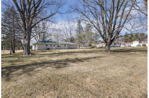 N1514 Poeppel Road, Fort Atkinson, WI 53538