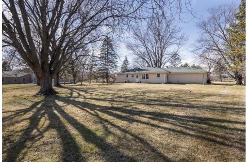 N1514 Poeppel Road, Fort Atkinson, WI 53538