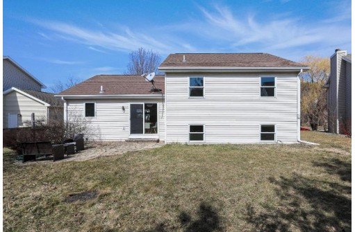 5511 Sparkle Stone Crescent, Fitchburg, WI 53711