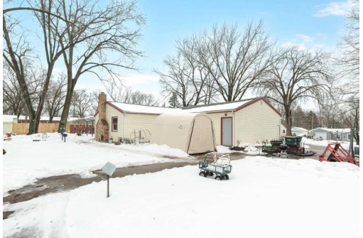 10975 N Gladys Drive W, Edgerton, WI 53534