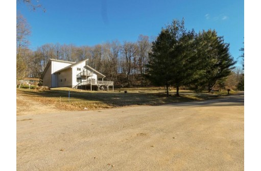 E4634 Eagle Court, La Valle, WI 53941