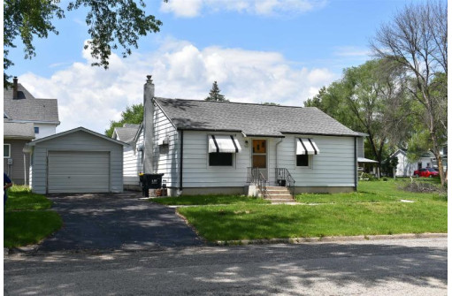 545 S Monroe Street, New Lisbon, WI 53950-1345