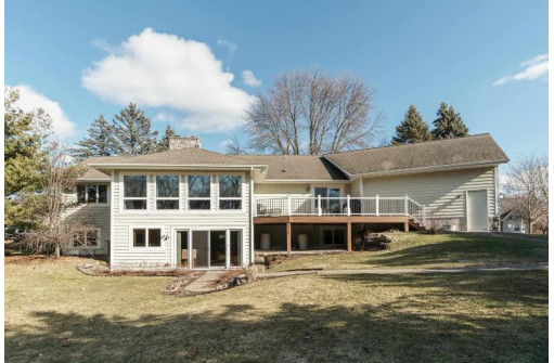 5941 Woods Edge Road, Fitchburg, WI 53711