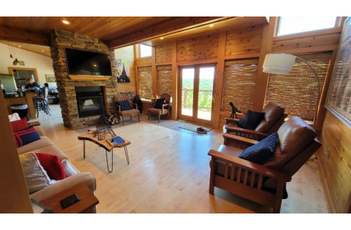 29001 Skyview Lane, Wauzeka, WI 53826-8805