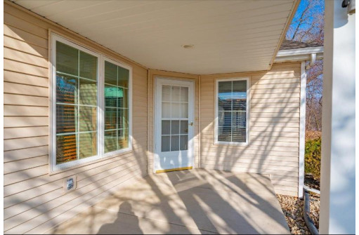 643 Springbrook Circle 40, DeForest, WI 53532