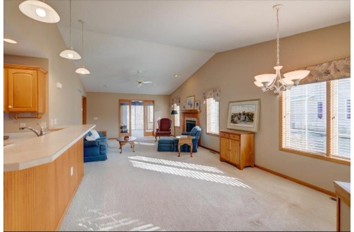 643 Springbrook Circle 40, DeForest, WI 53532