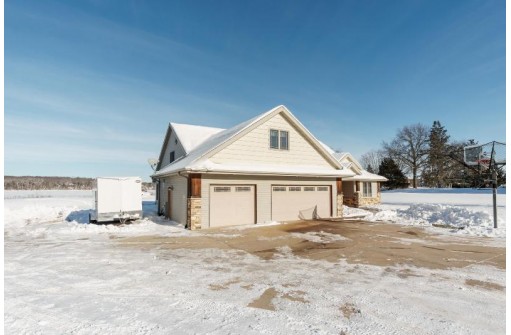 9304 N Clear Lake Road, Milton, WI 53563