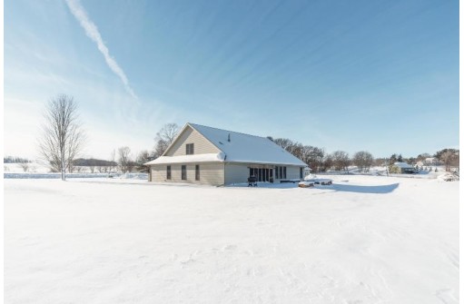 9304 N Clear Lake Road, Milton, WI 53563