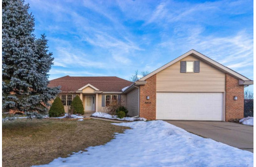 8402 Castle Pines Drive, Madison, WI 53717