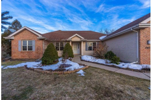 8402 Castle Pines Drive, Madison, WI 53717