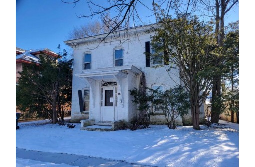 208 W Howard Street, Portage, WI 53901