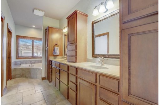 6516 Harvest Moon Court, Waunakee, WI 53597