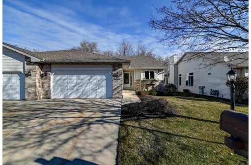 9 Fairview Trail, Waunakee, WI 53597