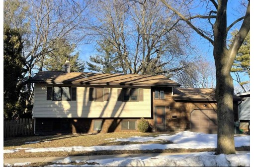 2205 Tanager Trail, Madison, WI 53711