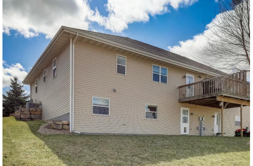 1818 Fjord Pass, Mount Horeb, WI 53572