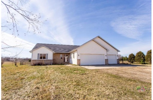 N8977 Hughes Road, Belleville, WI 53508