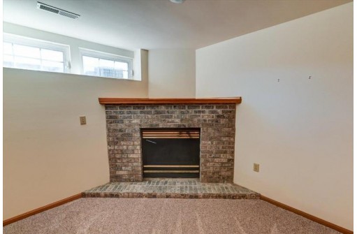 102 N Musket Ridge Drive, Sun Prairie, WI 53590