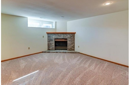 102 N Musket Ridge Drive, Sun Prairie, WI 53590