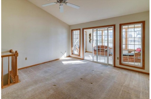 102 N Musket Ridge Drive, Sun Prairie, WI 53590