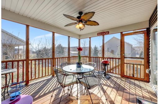 360 Buena Vista Drive, Arlington, WI 53911