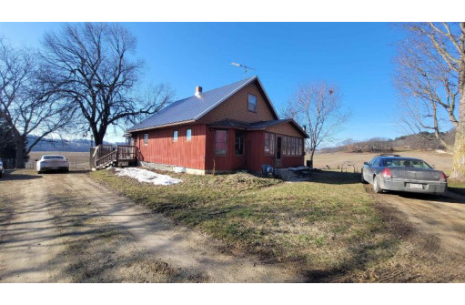 1787 Pompeys Pillar Road, Highland, WI 53543-9242